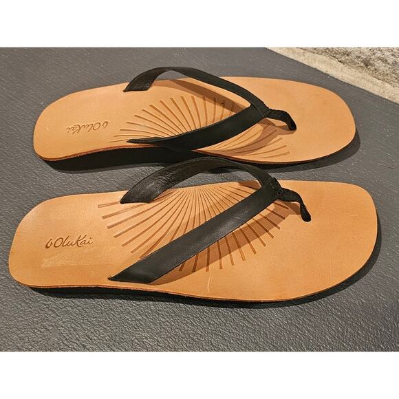 Olukai Iwi Leather Flip Flops Sandals, Black/Tan Womens Sz 9 - Picture 3 of 8